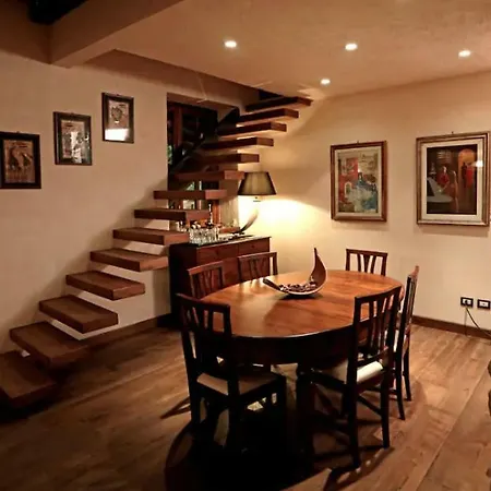 I Lari Castel Del Monte (Apulia)