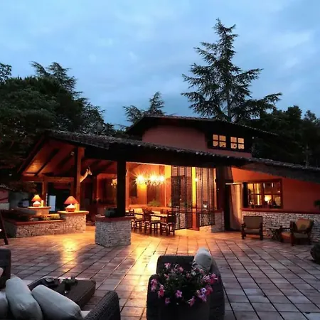 I Lari Castel Del Monte Bed & Breakfast *